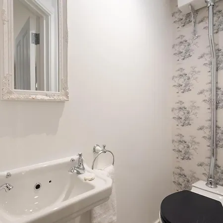 Number 31 Boutique Townhouse 4*