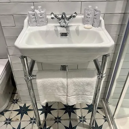 Number 31 Boutique Townhouse Γκάλγουεϊ