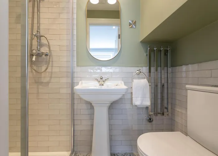 Number 31 Boutique Townhouse Гостевой дом Голуэй