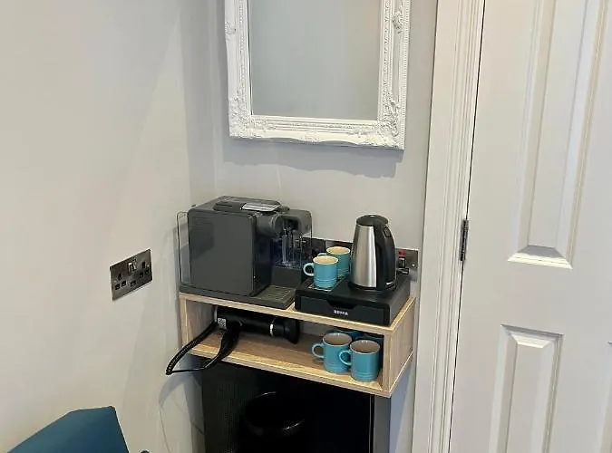 Number 31 Boutique Townhouse Гостевой дом Голуэй