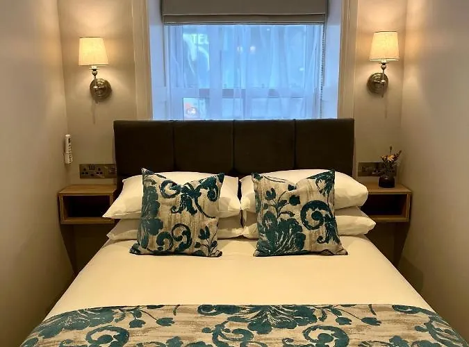 Number 31 Boutique Townhouse Гостевой дом Голуэй