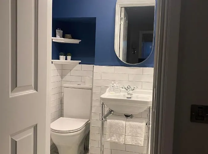 Number 31 Boutique Townhouse Гостевой дом Голуэй