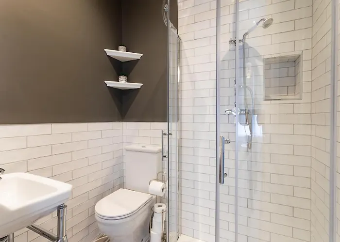 Number 31 Boutique Townhouse Гостевой дом Голуэй